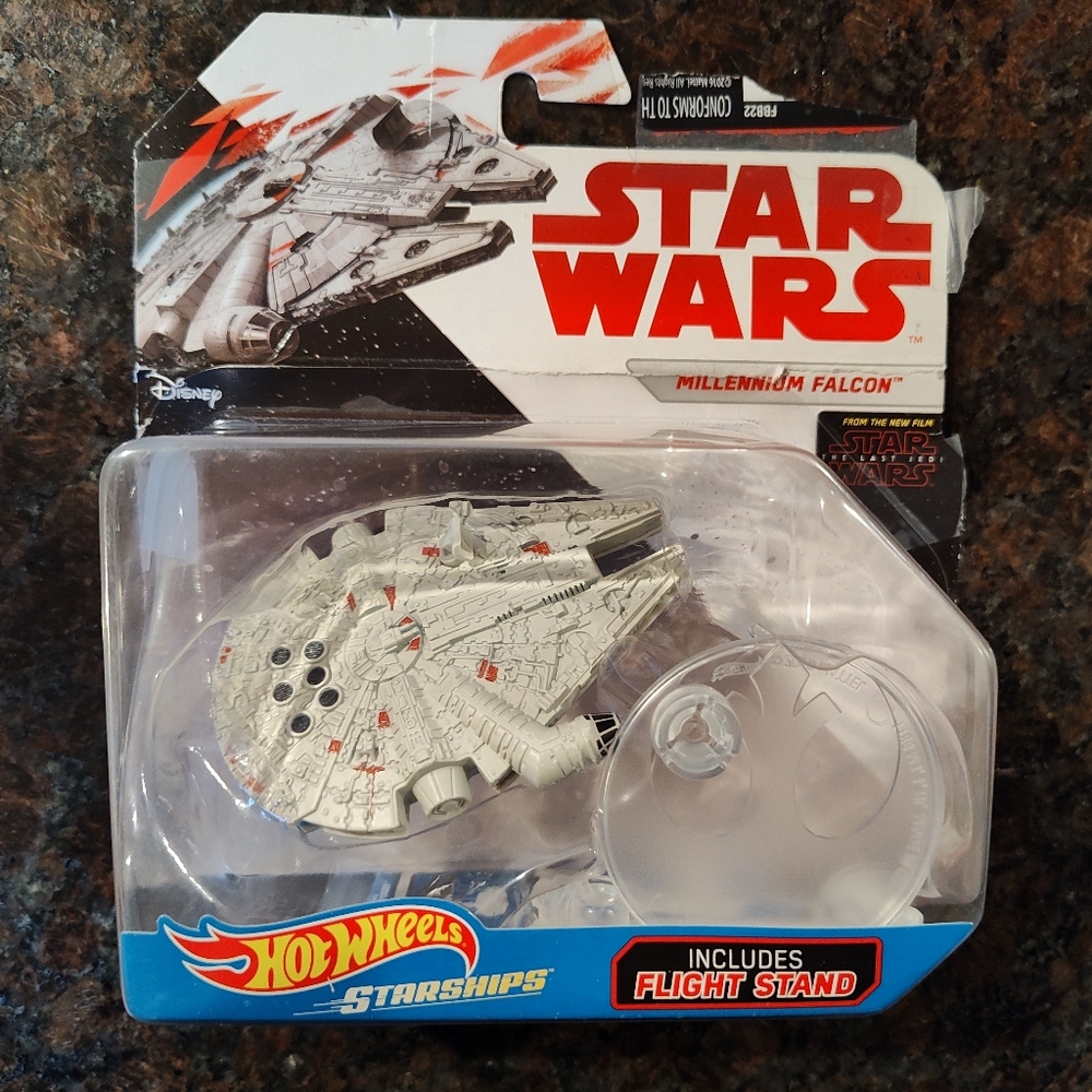 NEW Star Wars Millennium Falcon Hot Wheels Starships Toy With Flight Stand